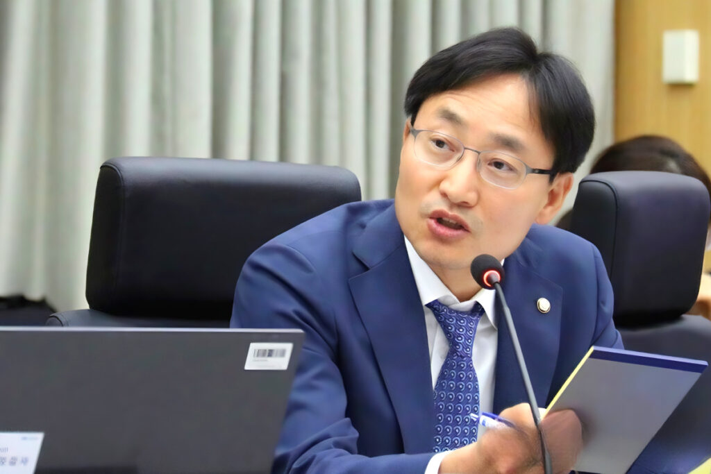 서러운 직장인들 "이러니 중산층 허리가 휘죠"…700만 명은 '한 푼'도 안냈다 5 Increased earned income tax (5)