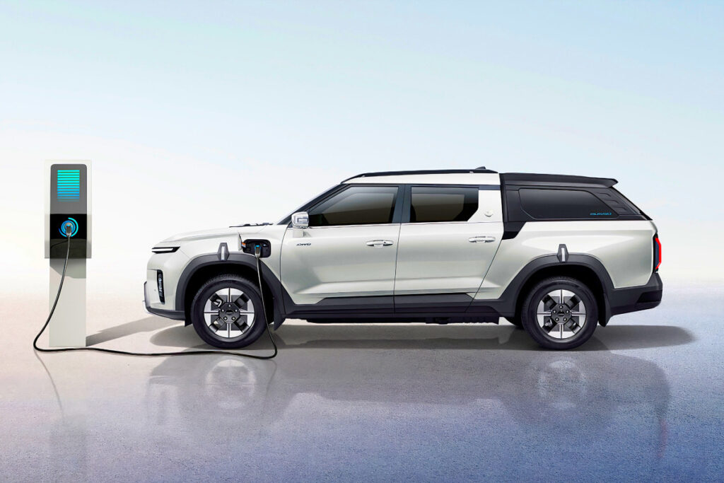 실구매가 3천만 원대에 "아빠들 줄 선다"…가격 파괴 수준에 경쟁사 '화들짝' 4 KGM Musso EV Pricing Confirmed (4)