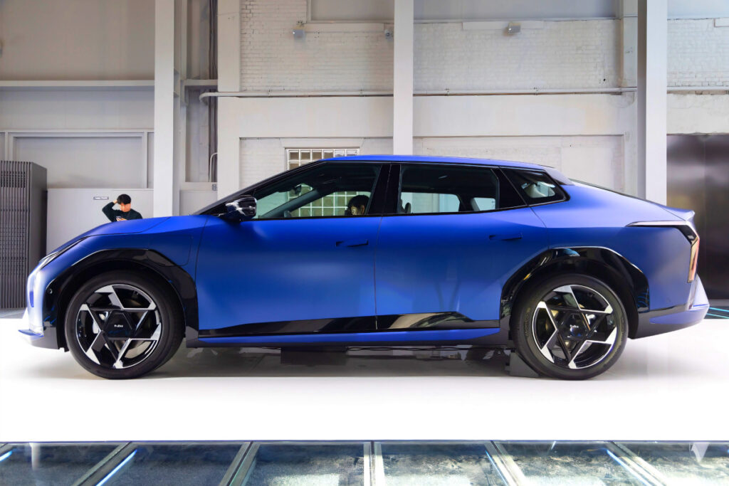 기존에는 없던 디자인 "뒷모습이 미쳤다"…기아의 야심작 결국 '등장' 4 Kia EV Day EV4 Unveiled (4)