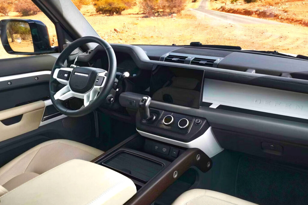 아빠들 반응 좋은 대형 SUV, "드디어 한국 상륙"…실내가 '대박이다' 3 New Defender 130 P400 X-Dynamic HSE (3)