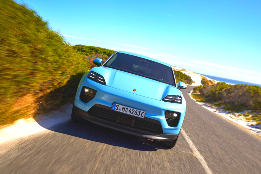 완성형 디자인에 "감탄만"…드디어 한국 땅 밟은 고성능 SUV 2 Porsche Macan Electric launched (2)