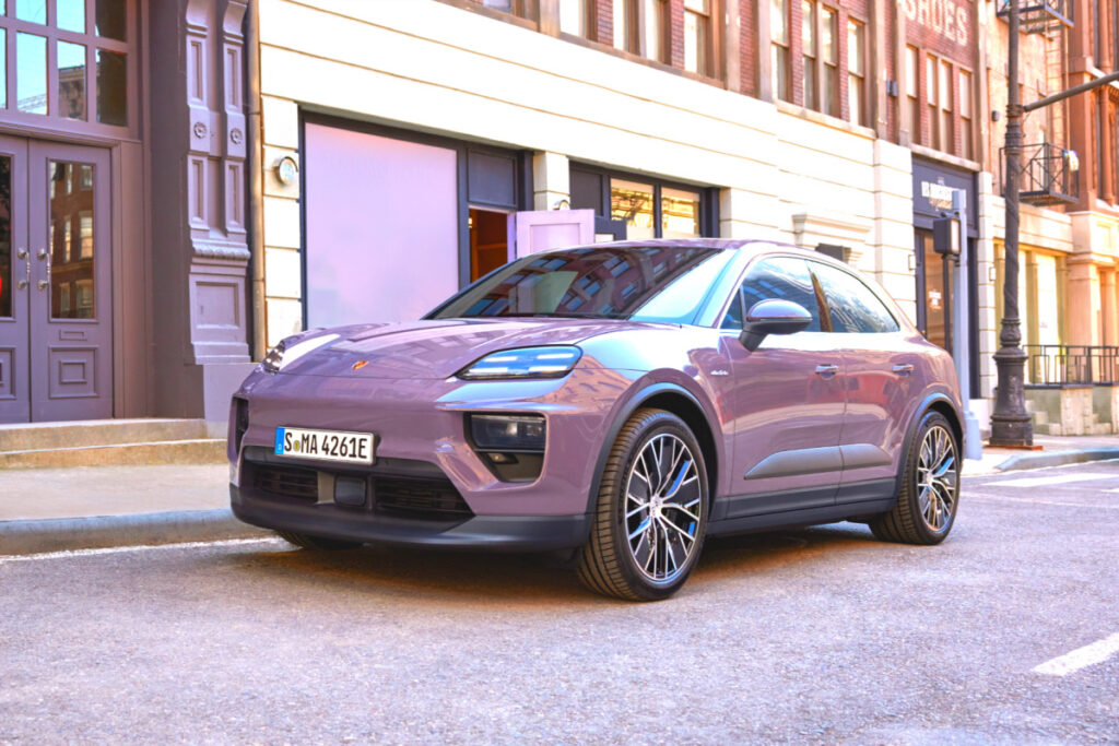 완성형 디자인에 "감탄만"…드디어 한국 땅 밟은 고성능 SUV 3 Porsche Macan Electric launched (3)
