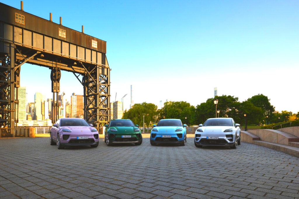 완성형 디자인에 "감탄만"…드디어 한국 땅 밟은 고성능 SUV 4 Porsche Macan Electric launched (4)