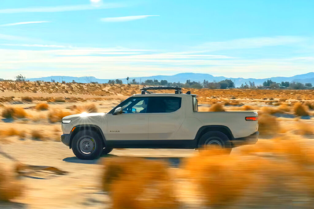 대형급 크기인데 "529km 달린다"…1억 원대 전기차에 테슬라도 '긴장' 1 Rivian California Dune Edition