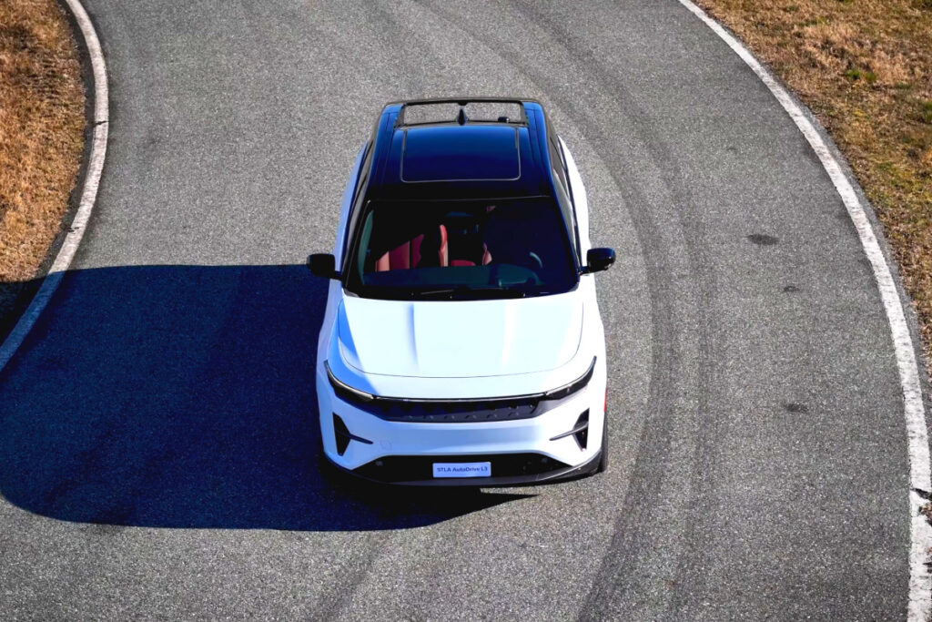 테슬라도 아닌데..."차 타면서 이게 가능하다?" 성큼 다가온 미래에 '깜짝' 1 STLA Autodrive Revealed