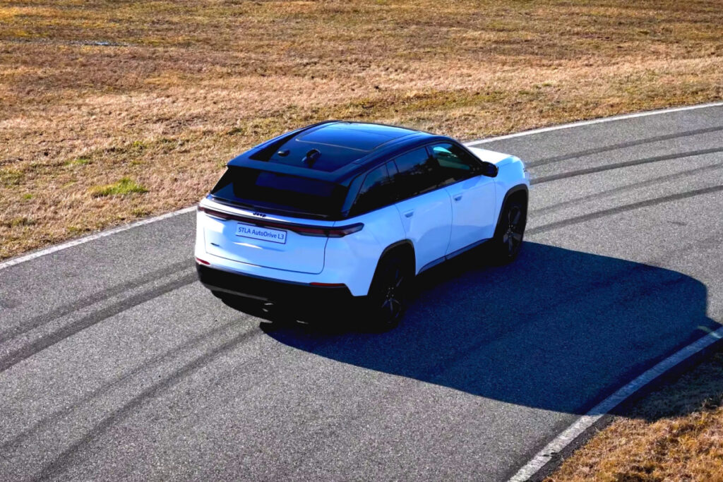 테슬라도 아닌데..."차 타면서 이게 가능하다?" 성큼 다가온 미래에 '깜짝' 7 STLA Autodrive Revealed (7)