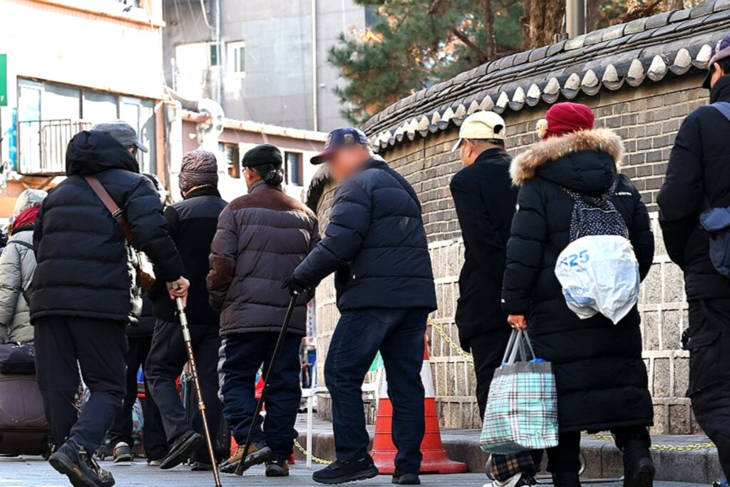 평생 꿈꿨던 노후인데… "여보, 이제 어떡해" 날벼락 소식에 5060 충격 3 노인 연령 상향 추진
