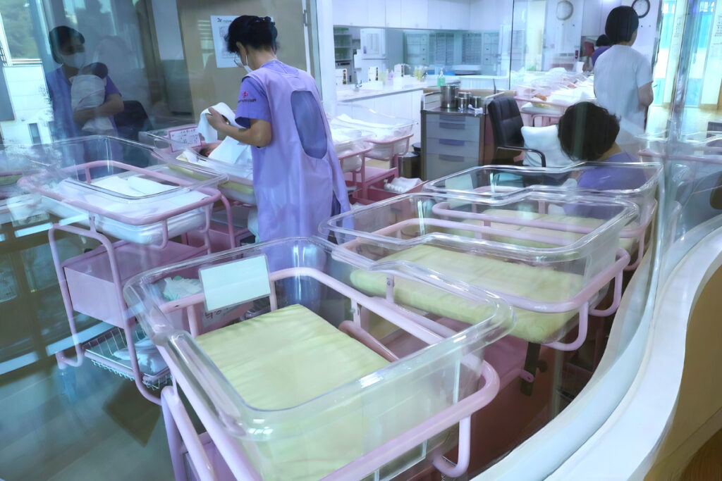 Slight increase in fertility rate (6)