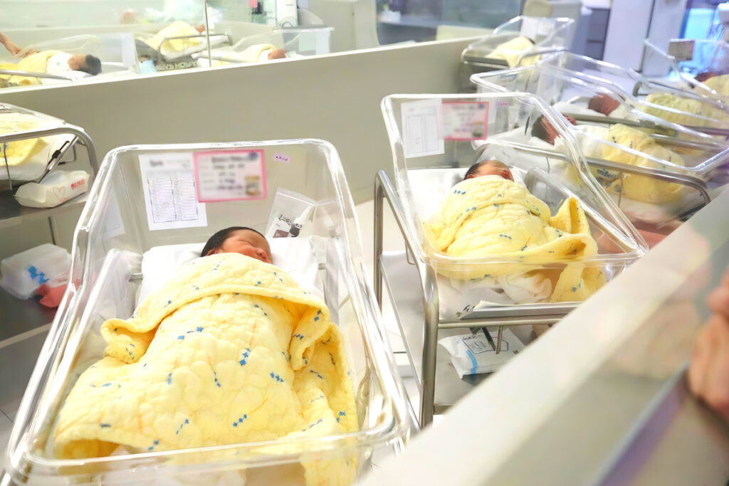 Slight increase in fertility rate (8)