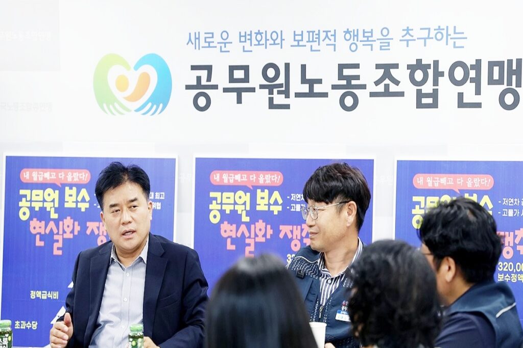 신입 월급 300만 원? "우린 어떡하라고"...선배님들은 '웁니다' 4 9급
