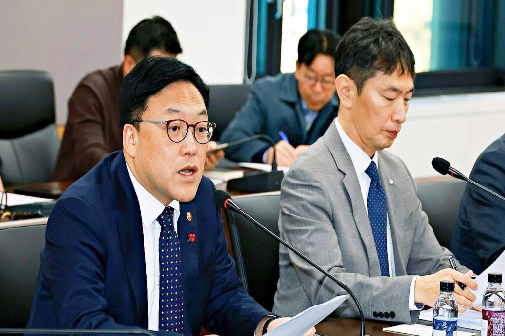 "이럴 줄은 몰랐다", "뚝 떨어진 성장률에"... 정부가 꺼내든 '비장의 카드' 4 정부
