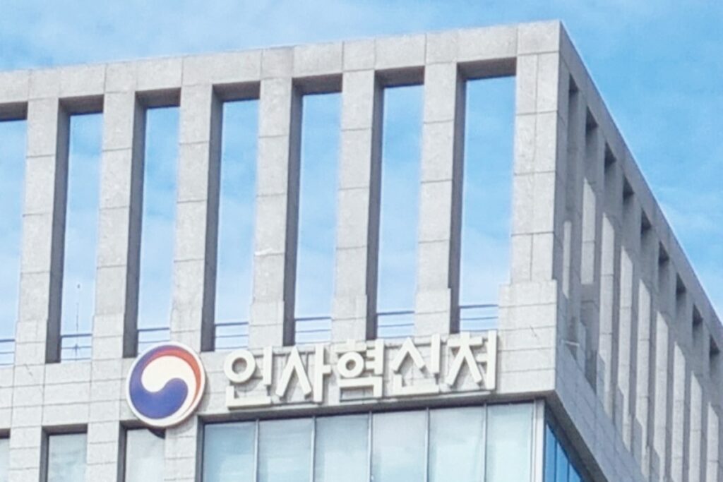 신입 월급 300만 원? "우린 어떡하라고"...선배님들은 '웁니다' 2 9급