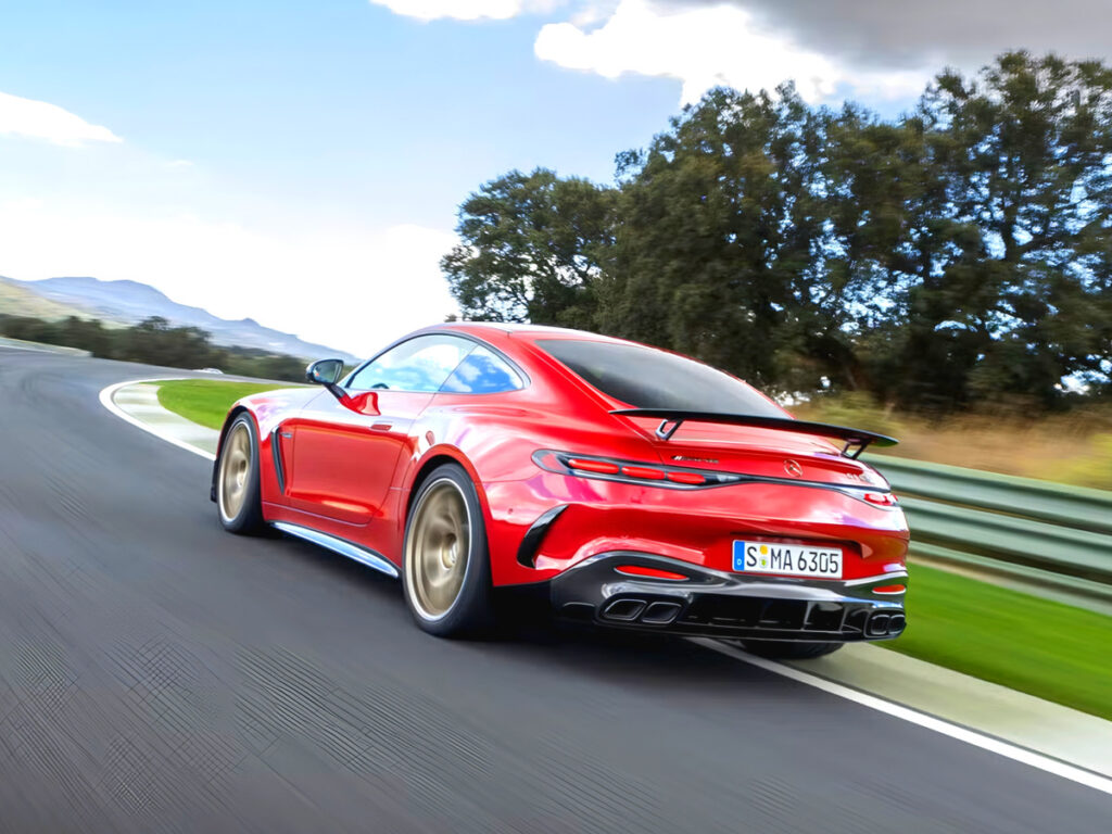 포르쉐 넘보는 車인데 "무려 5천만 원 싸다"…가격이 무려? 1 AMG 2025 GT63 Pro Unveiled