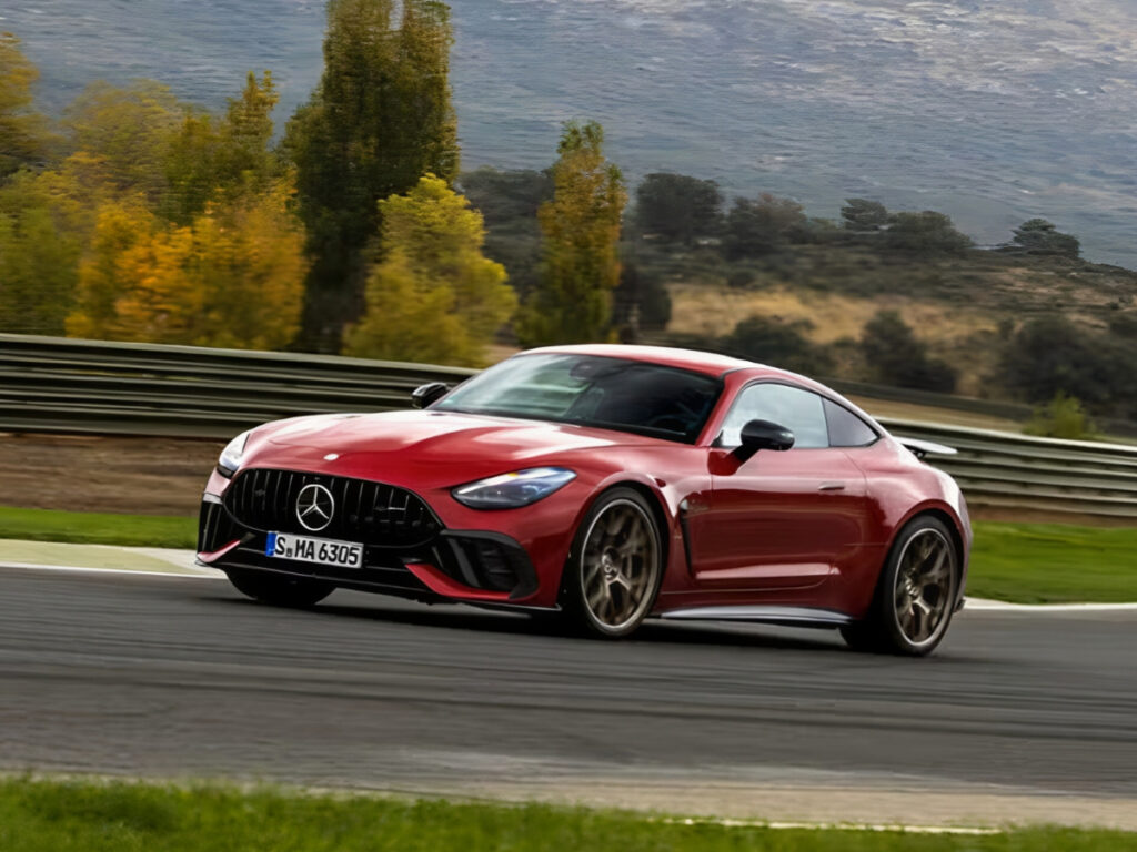 포르쉐 넘보는 車인데 "무려 5천만 원 싸다"…가격이 무려? 2 AMG 2025 GT63 Pro Unveiled (2)