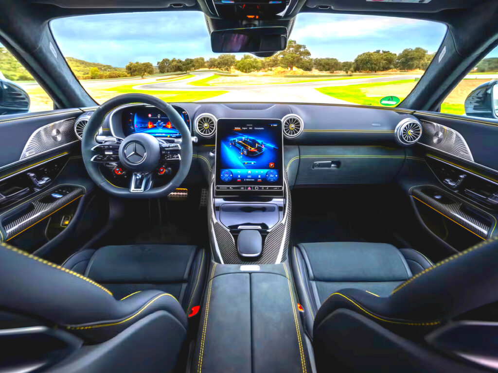 포르쉐 넘보는 車인데 "무려 5천만 원 싸다"…가격이 무려? 3 AMG 2025 GT63 Pro Unveiled (3)