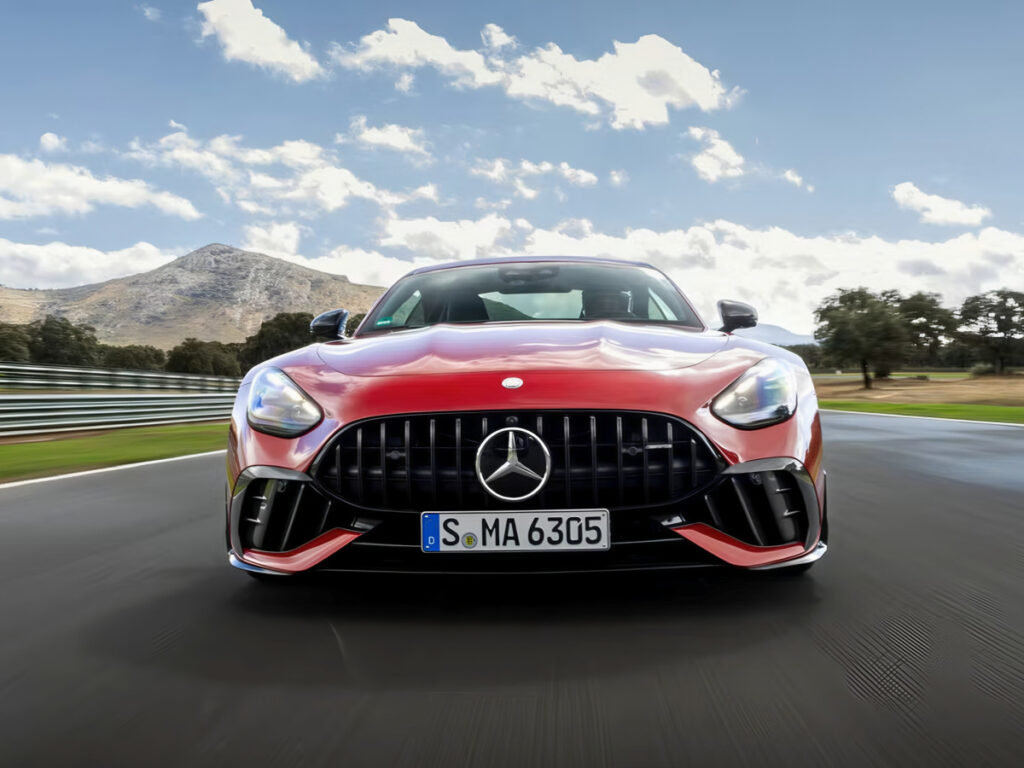 포르쉐 넘보는 車인데 "무려 5천만 원 싸다"…가격이 무려? 4 AMG 2025 GT63 Pro Unveiled (4)