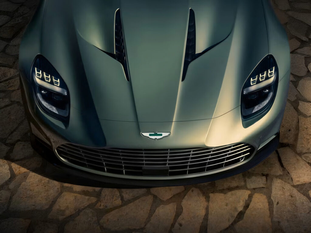 페라리도 벤틀리도 아니다 "아무나 못 산다는 車"…대체 뭐길래? 2 AstonMartin Vanquish Volante Unveiled (2)