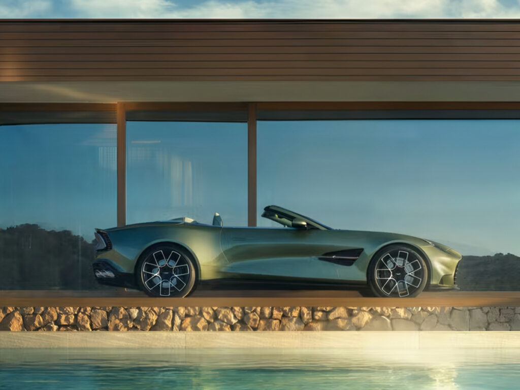 페라리도 벤틀리도 아니다 "아무나 못 산다는 車"…대체 뭐길래? 3 AstonMartin Vanquish Volante Unveiled (3)