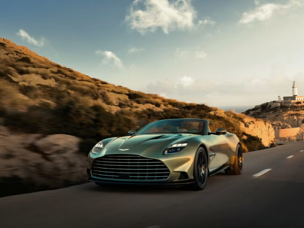 페라리도 벤틀리도 아니다 "아무나 못 산다는 車"…대체 뭐길래? 4 AstonMartin Vanquish Volante Unveiled (4)