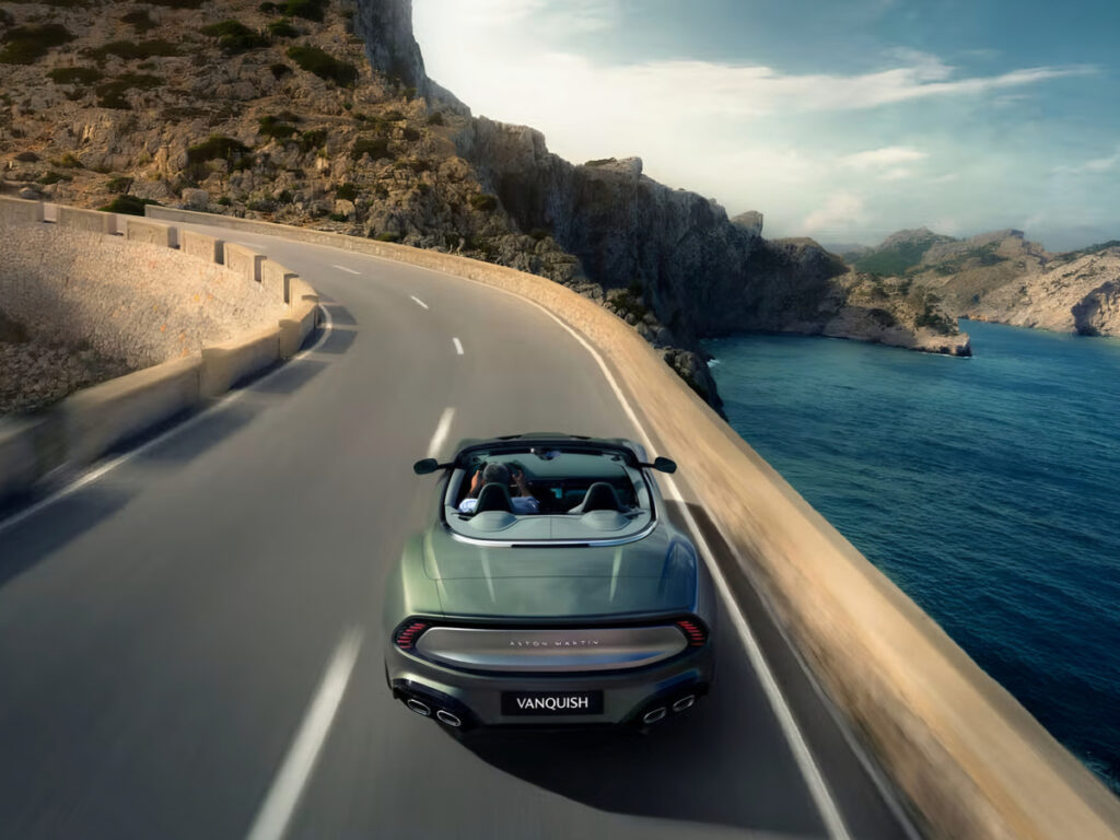 페라리도 벤틀리도 아니다 "아무나 못 산다는 車"…대체 뭐길래? 9 AstonMartin Vanquish Volante Unveiled (9)