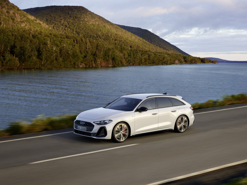 BMW·벤츠? "디자인으로 압살"…아우디 신차 등장에, 강남 아빠들 '시선집중' 2 Audi A5 e-Hybrid unveiled (2)