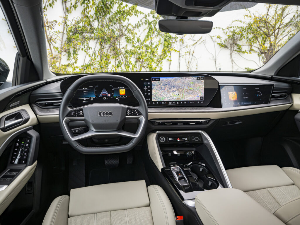 전기차 고민된다면 "이 차가 제격"…한 번에 1000km 간다는 하이브리드 SUV 3 Audi reveals new Q5 PHEV specs (3)