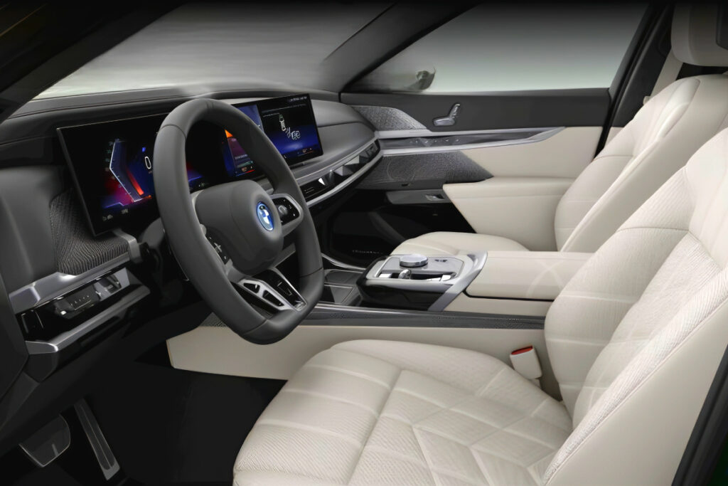 30주년 맞더니 "더 화려해진 BMW"…이번에도 불티나게 팔릴까? 6 BMW March Online Exclusive (6)