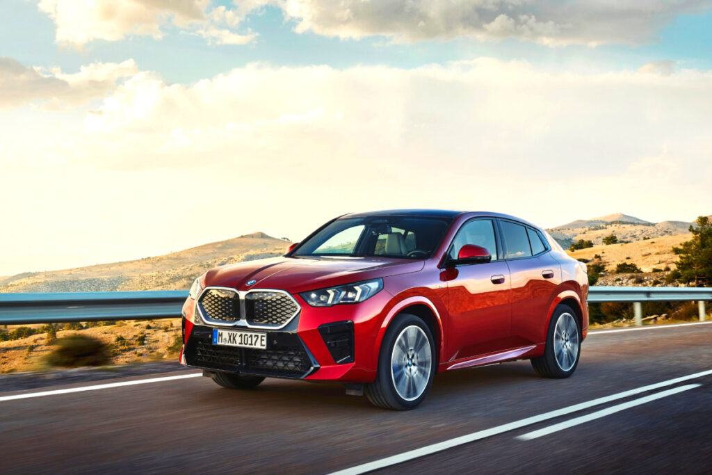 완성형 디자인에 "감탄만 나온다"…GV60 겨냥한 쿠페형 SUV '등장' 2 BMW New iX2 eDrive20 launched (2)