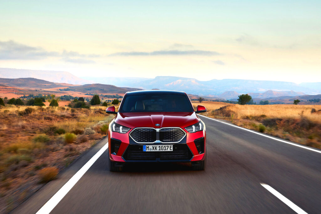 완성형 디자인에 "감탄만 나온다"…GV60 겨냥한 쿠페형 SUV '등장' 4 BMW New iX2 eDrive20 launched (4)