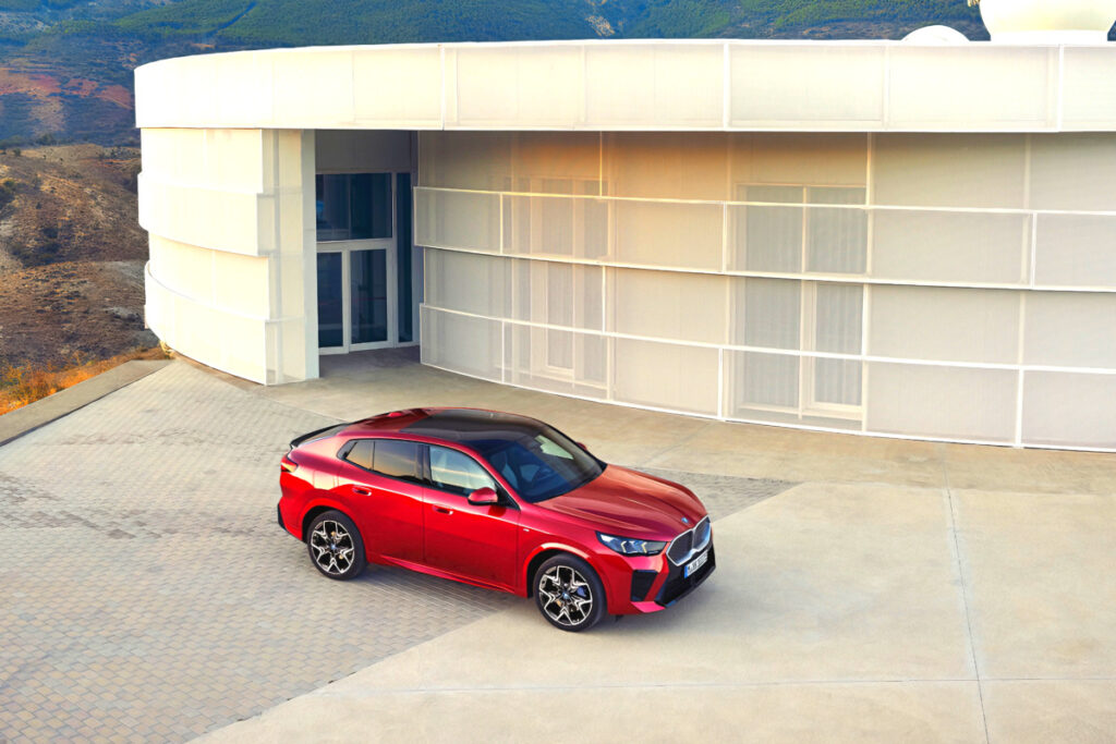 완성형 디자인에 "감탄만 나온다"…GV60 겨냥한 쿠페형 SUV '등장' 5 BMW New iX2 eDrive20 launched (5)