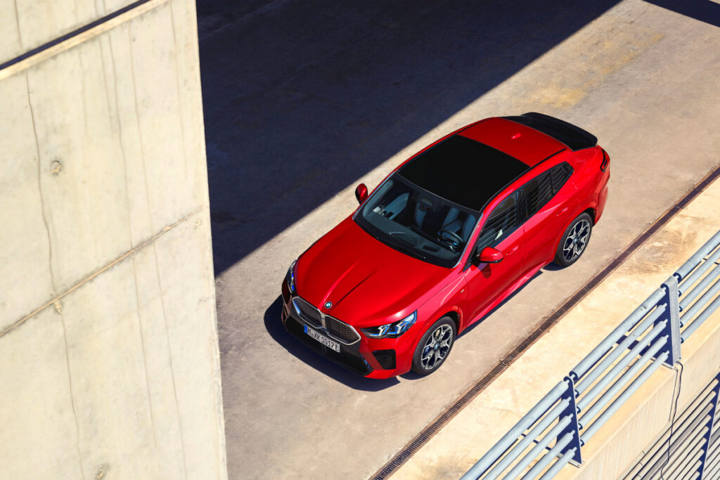 완성형 디자인에 "감탄만 나온다"…GV60 겨냥한 쿠페형 SUV '등장' 8 BMW New iX2 eDrive20 launched (8)