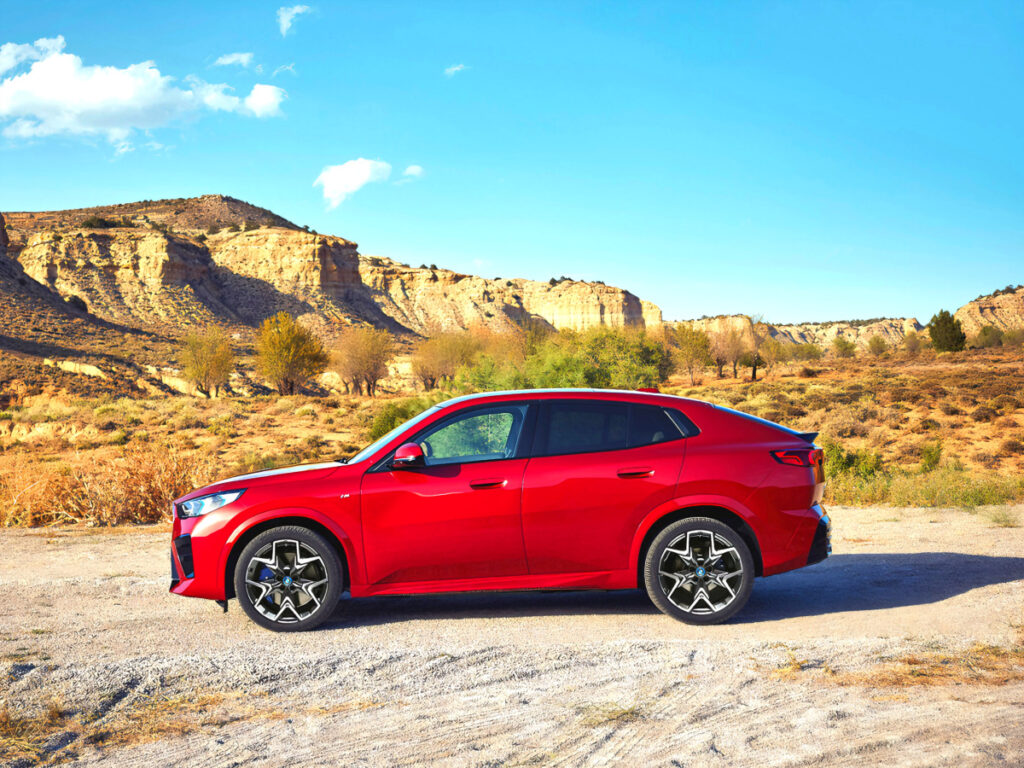 보조금 더하자 "5천만 원대로"…GV60보다 싼 수입 전기 SUV, 뭐길래? 1 BMW iX2 State Subsidy Finalized