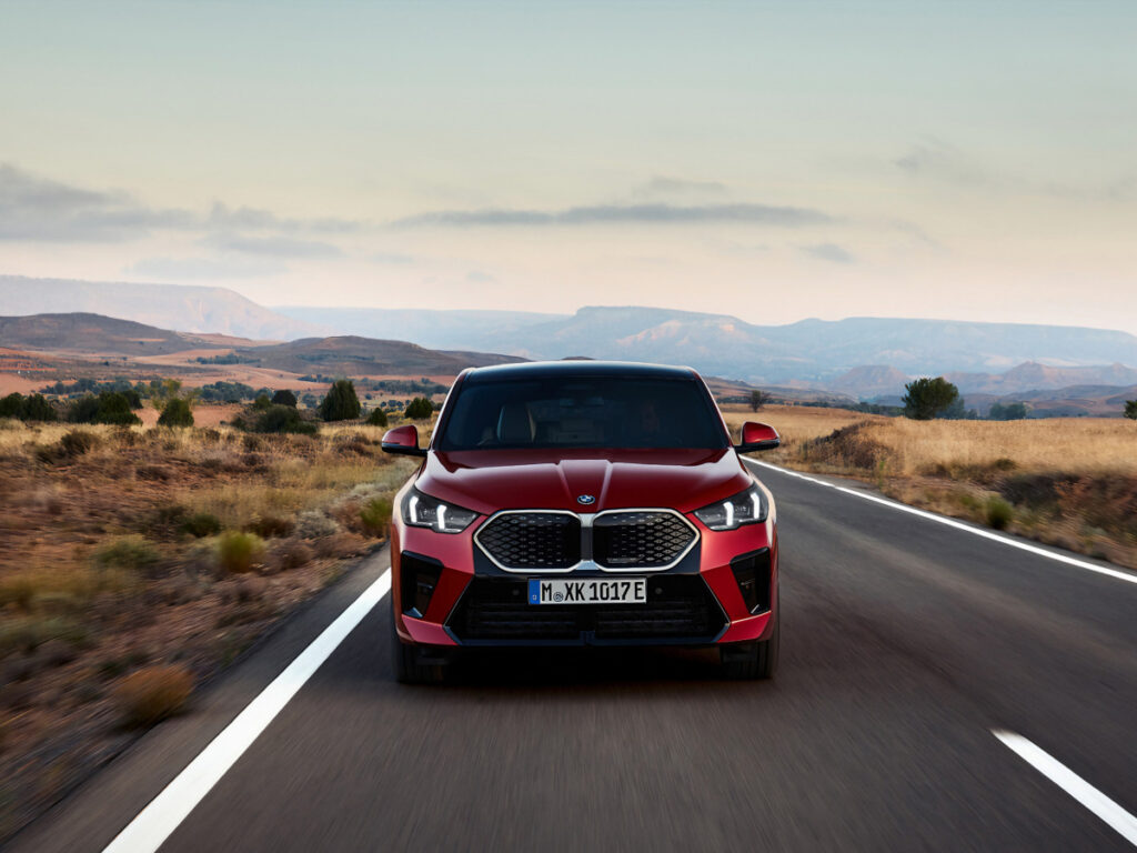 보조금 더하자 "5천만 원대로"…GV60보다 싼 수입 전기 SUV, 뭐길래? 4 BMW iX2 State Subsidy Finalized (4)