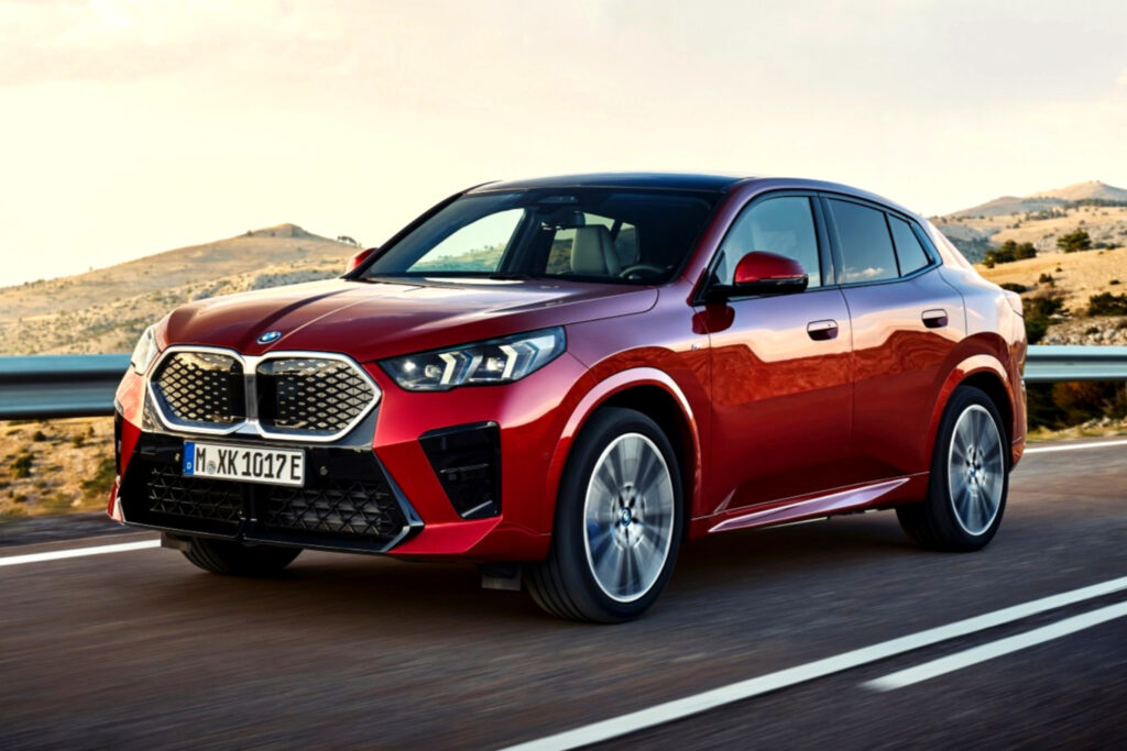 "벤츠 자존심 제대로 긁었다"…BMW의 신형 SUV 등장하자 모두가 '깜짝' 2 BMW iX2 공개