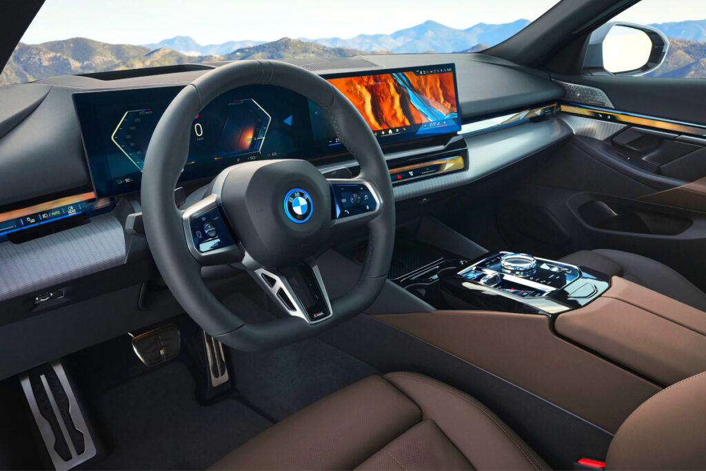 '벤츠와는 다르다'던 BMW 신차 "드디어 한국 출몰"...스펙 제대로 미쳐버렸죠 5 BMW launches new i5 xDrive40 (5)