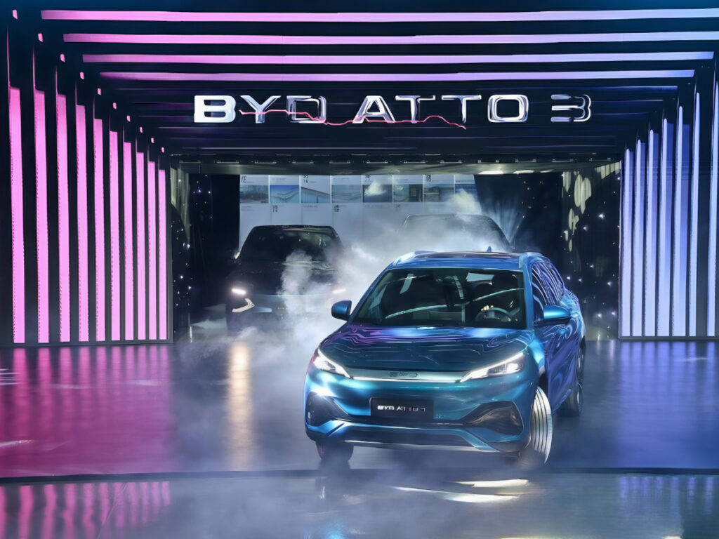 기대감 높았던 SUV인데 "계약 괜히 했다"…소비자 불만 '고조' 7 BYD Atto3 Green Car Listing (7)