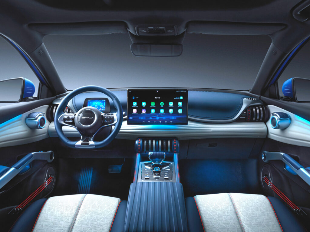 "이게 정상 맞아요?", "두 눈 뜨고 당했다"…분통 터진 계약자들 '날벼락' 3 BYD New Atto3 Launched in China (3)