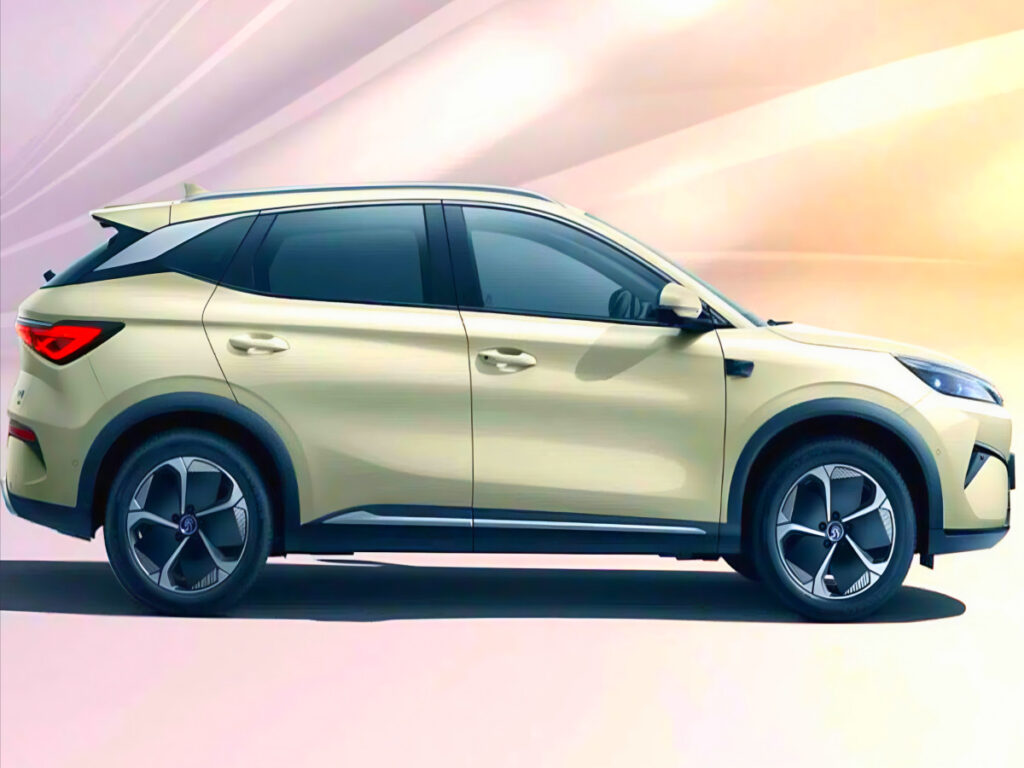 "이게 정상 맞아요?", "두 눈 뜨고 당했다"…분통 터진 계약자들 '날벼락' 4 BYD New Atto3 Launched in China (4)
