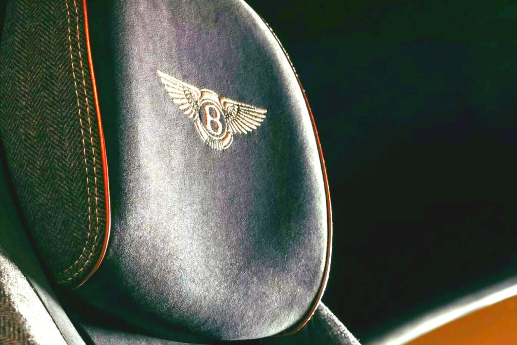 "아무나 살 수 없다", "실내 장식만 2천 만원"...회장님도 반할 '車', 정체가? 4 Bentley Batur Black Rose Unveiled (4)