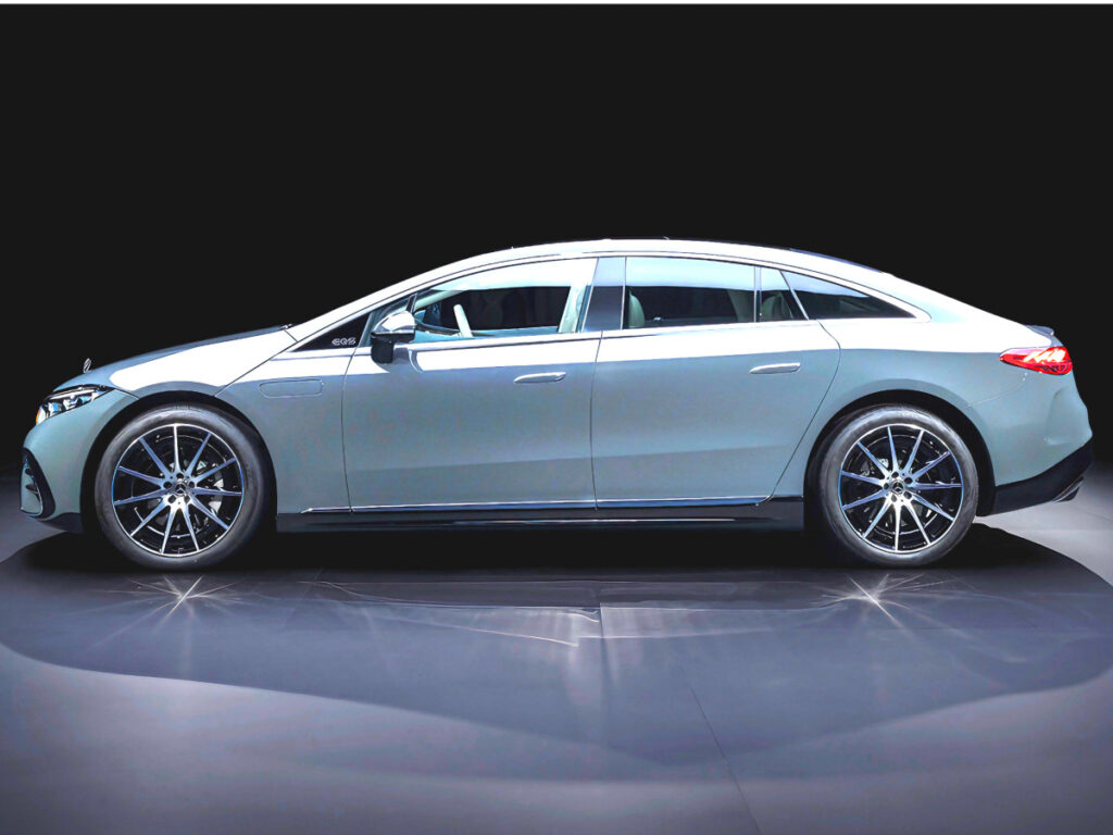 "BMW 오너들 후회할 수도"…출시 임박한 벤츠 신차, 가격 보고 '깜짝' 2 Benz New EQS 350 Pricing Revealed (2)