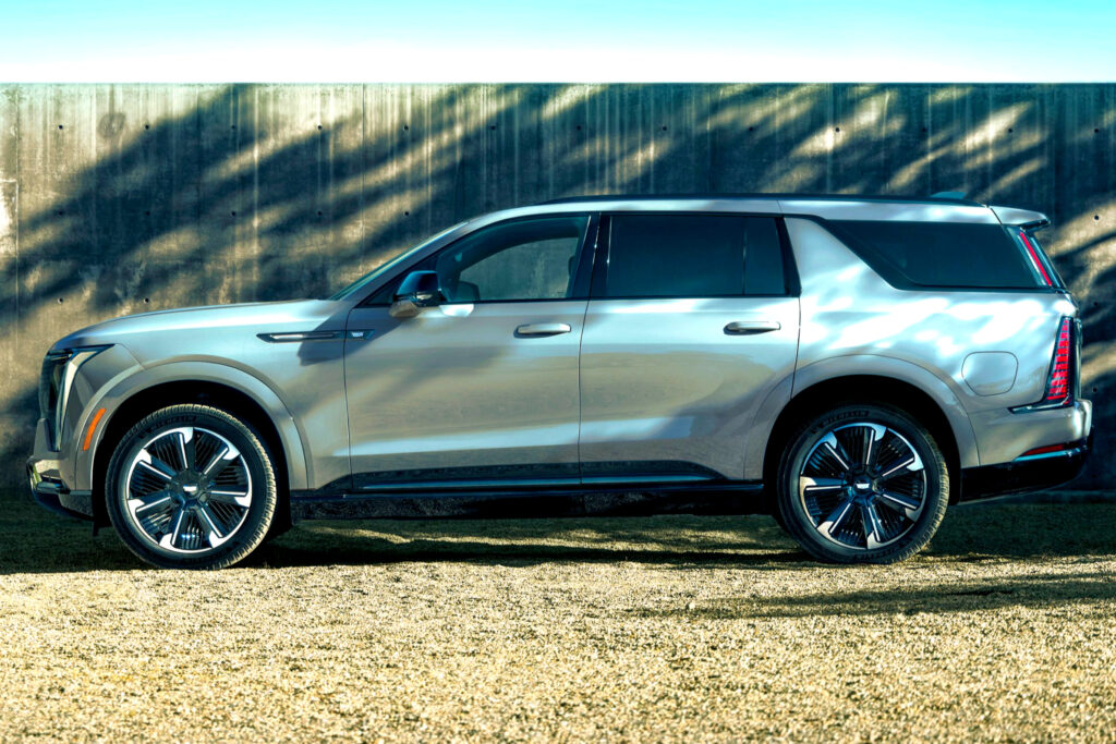 "BMW·벤츠도 명함 못 내민다"… 압도적 존재감 신차 등장에 '맙소사' 1 캐딜락 전기 SUV 공개