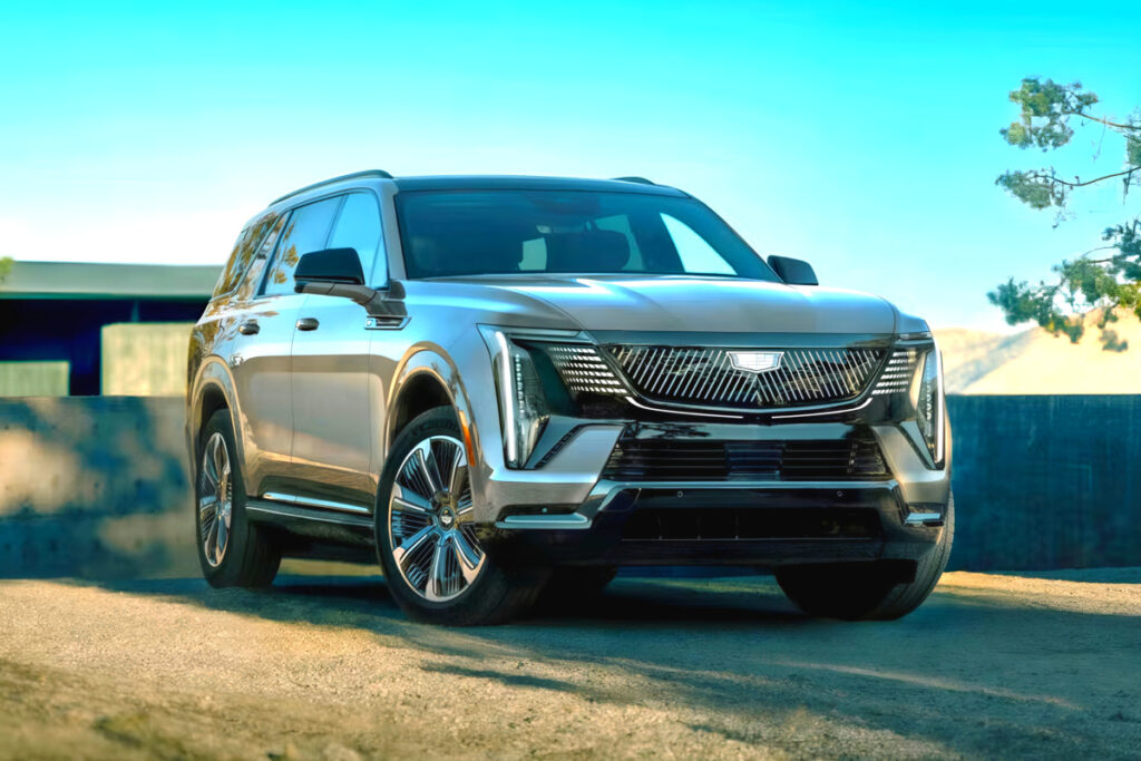1억 원대 가격인데 "740km 달린다"…큰 車 좋아하는 아빠들에 '딱' 2 Cadillac Escalade IQL Revealed (2)