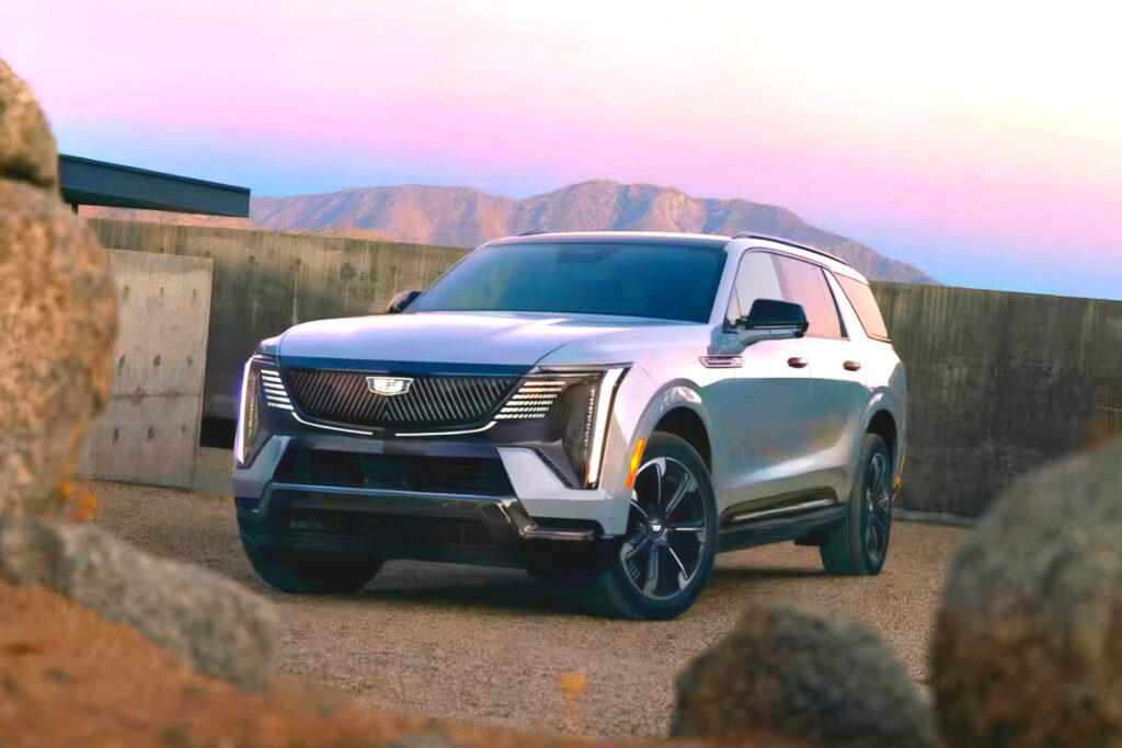 1억 원대 가격인데 "740km 달린다"…큰 車 좋아하는 아빠들에 '딱' 4 Cadillac Escalade IQL Revealed (4)