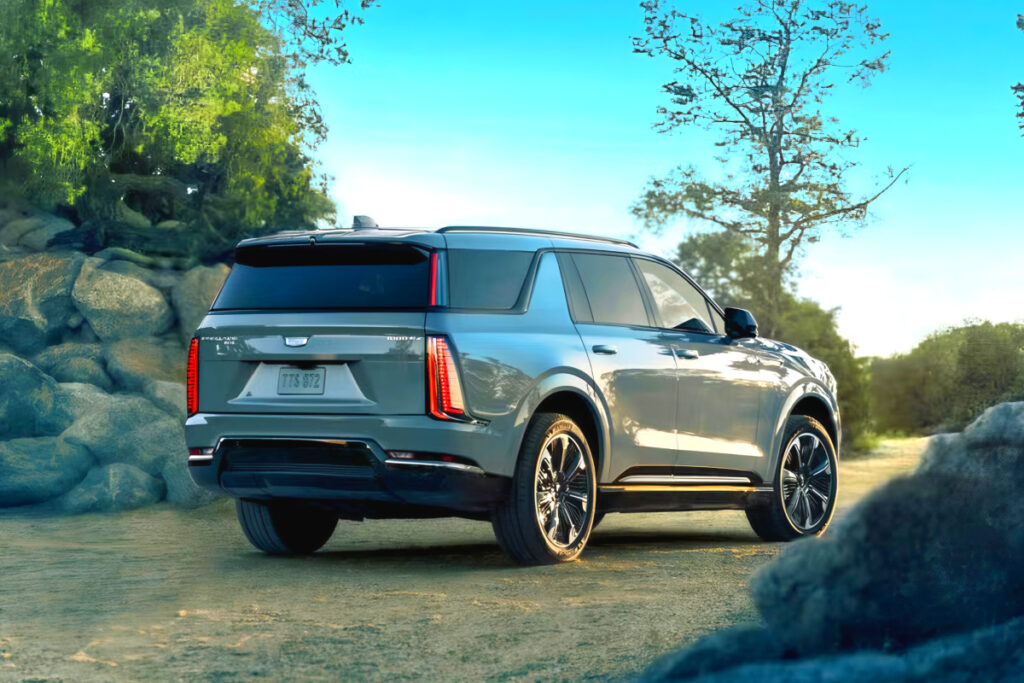 1억 원대 가격인데 "740km 달린다"…큰 車 좋아하는 아빠들에 '딱' 7 Cadillac Escalade IQL Revealed (7)