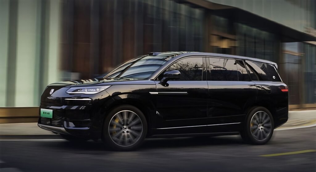 "입 벌어진다"...5.2m 크기 뽐내는 괴물급 SUV, 주행거리가 '무려' 5 Denza N9 China pricing revealed (5)