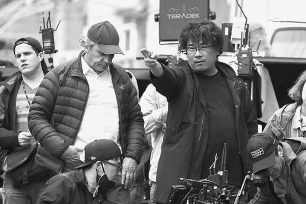 "12살 때 시작된 작은 발걸음"...43년 후 전 세계 '발칵' 뒤집었다 1 Director Bong Joon ho Mickey17