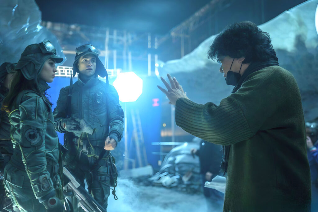 "12살 때 시작된 작은 발걸음"...43년 후 전 세계 '발칵' 뒤집었다 2 Director Bong Joon ho Mickey17 (2)