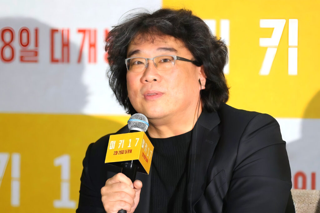 "12살 때 시작된 작은 발걸음"...43년 후 전 세계 '발칵' 뒤집었다 4 Director Bong Joon ho Mickey17 (4)