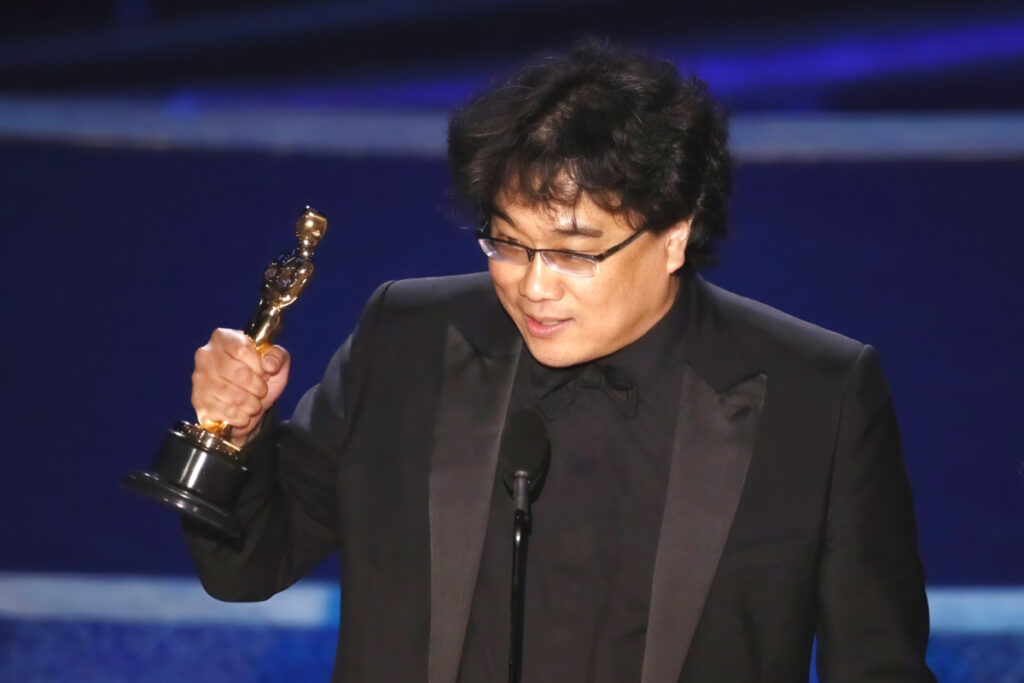 "12살 때 시작된 작은 발걸음"...43년 후 전 세계 '발칵' 뒤집었다 7 Director Bong Joon ho Mickey17 (7)