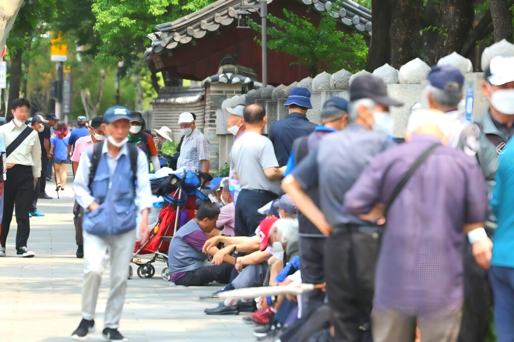 "은퇴하고 쉴 나이인데"...요즘 부쩍 늘어난 5060 新풍속도, 대체 왜? 3 Divorce counseling rates soar (3)